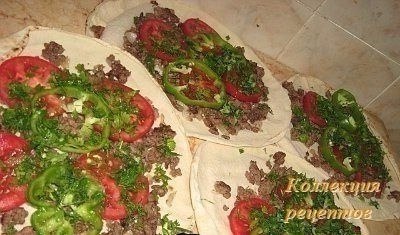 #лаваш. фарш лук лаваш помидор зелень ПРИГОТОВЛЕНИЕ: Обжарить фарш с луком. На листы лаваша ... - 2