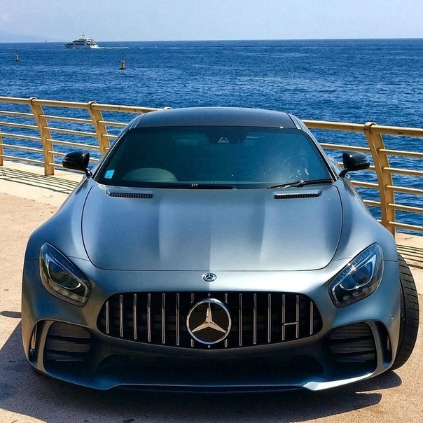 Mercedes-AMG GT R