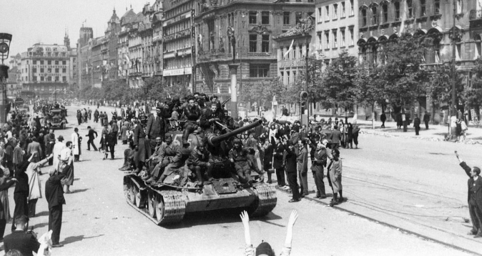 Как Прага звала на помощь, и гибли солдаты Конева, спешащие к ней.Мы героически восстали, поэтому ...