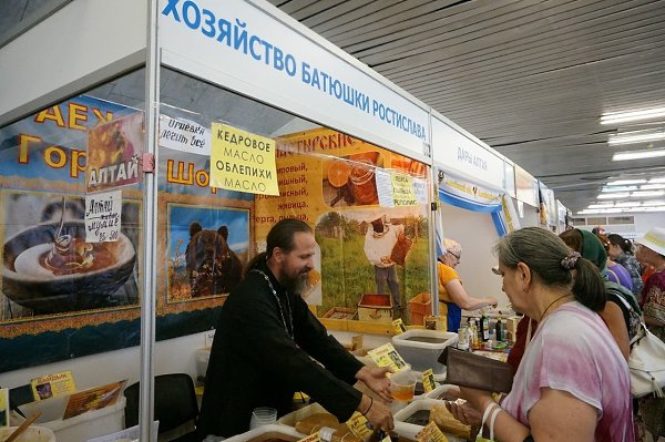 Адреса ярмарок в санкт петербурге. Монастырские ярмарки. Церковная ярмарка Санкт-Петербург. Ярмарки в Санкт-Петербурге. Монастырская ярмарка в Санкт-Петербурге в 2022.