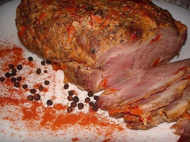 ДОМАШНЯЯ БУЖЕНИНА.Продукты:Свиной ошеек - 1,5 кг,морковь - 1 большая,чеснок - 1 головка,соль - 1,5 ...