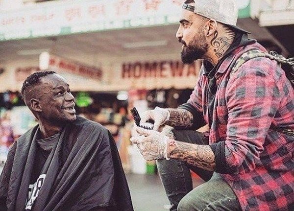 27-летний Назир Собхани, известный под псевдонимом The Streets’ Barber, работает парикмахером. 6 ...