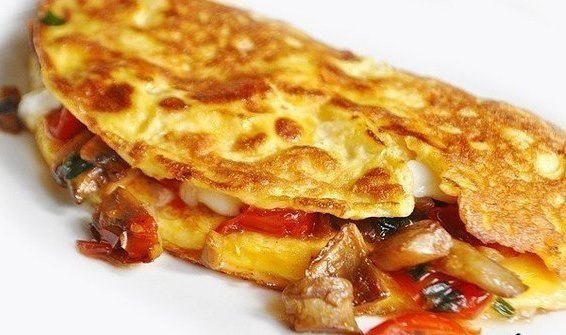 Омлет с грибами, помидорами и сыром! Идеально на завтрак! Ингредиенты: Шампиньоны – несколько штук ...