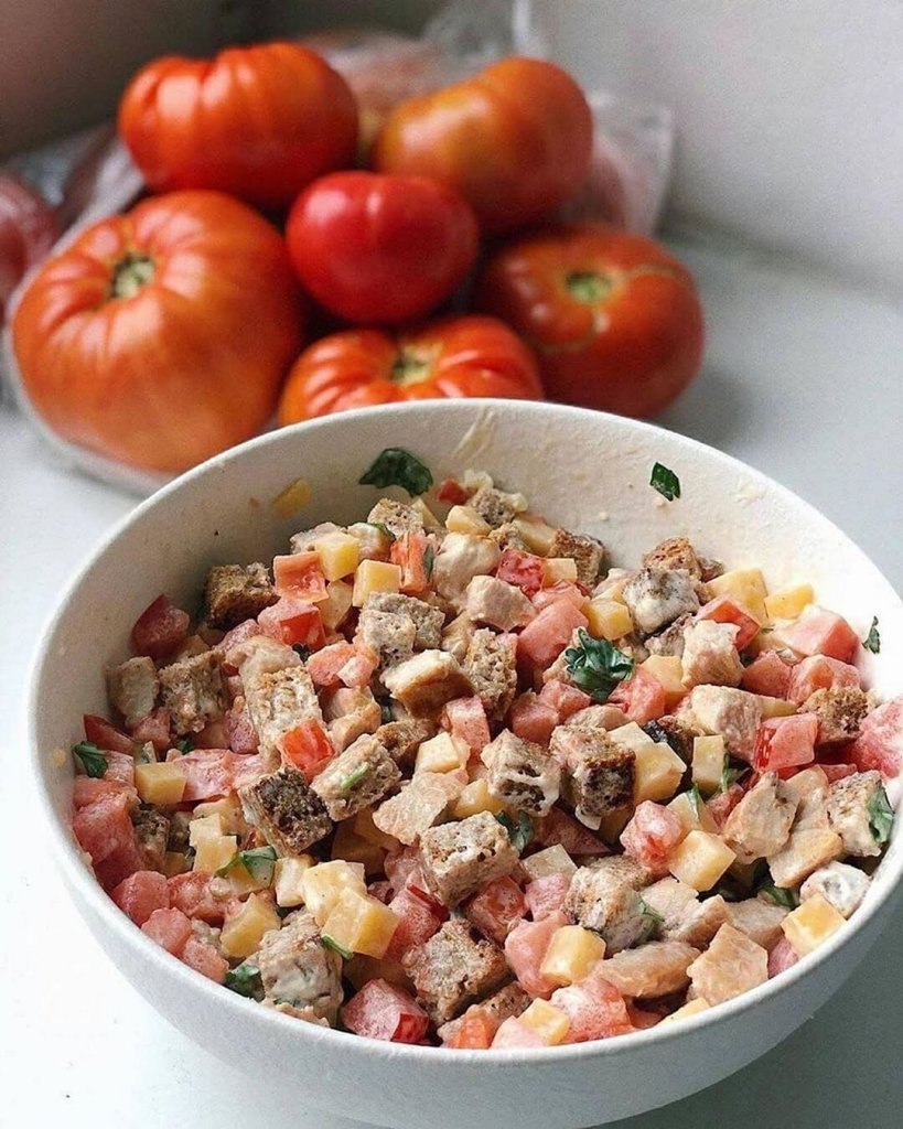 Безууууумно вкусный баварский салат!!!! Баварский салат: 200 гр грудки индейки 70 гр твёрдого сыра 1 ...