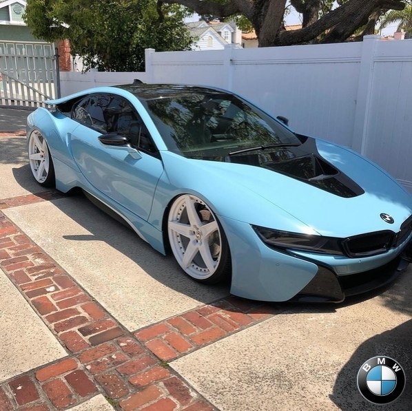 aae BMW i8