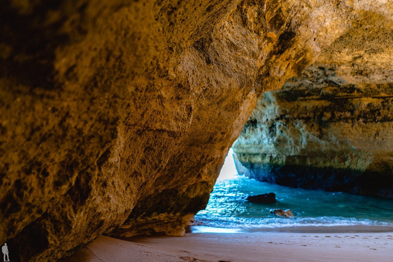      ().   Praia da Rocha    ... - 2