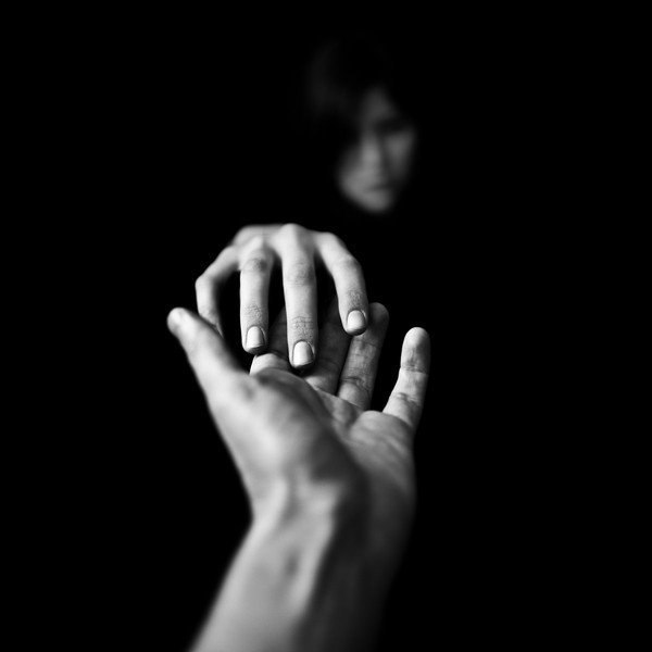 От любви до безумия пара шагов. Та же пара шагов от порока до власти. Счастье — это когда понимают ...