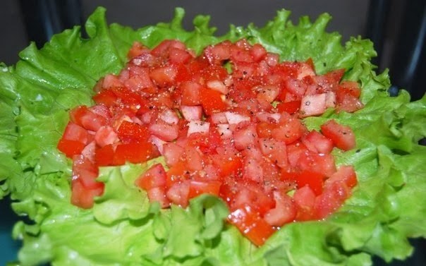 Салат «Маринара».Улетает за 5 секунд!))))Ингредиенты:1 куриная грудка отварнаялук маринованный в ...