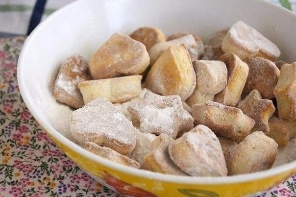 Cметаннoe пeченье. Очень вкусное печенье к чаю.Ингpедиенты: Сливочное масло (размягченное, к. т.) — ...