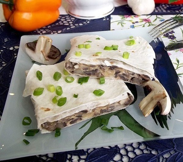 Жюльен в лаваше: вкуснейший перекус! на 100грамм - 117.84 ккалБ/Ж/У - 6.77/1.81/18.61 Ингредиенты: ...