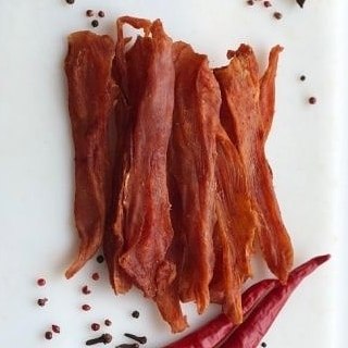 Чипсы из куриного филе: такого вы еще не пробовали! Ингредиенты: Куриное филе -250 грамм Любимые ...