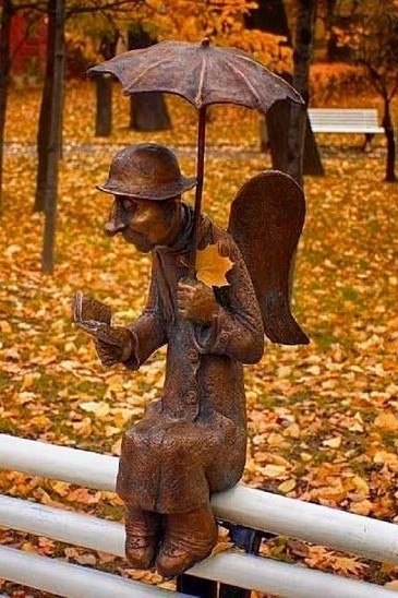 Укуталась природа.В бордово-жёлтый плед…Вне конкурса и моды…Её прекрасней нет…И я иду с улыбкойПо ... - 2