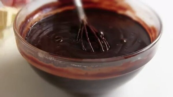 Торт без выпечки из печенья Мария. Ингредиенты:: печенье Мария 600 г шоколадные чипсы 1 кг молоко ... - 5