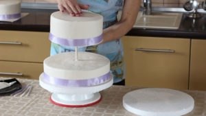 Двухъярусные торты в домашних условиях - секреты.Десерт из нескольких ярусов (двух либо трех, и даже ... - 5