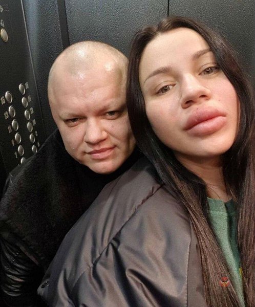 Это Анна Тураева - абсолютная чемпиона Евразии по силовому троеборью, и ее супруга. Только Аня - это ... - 4