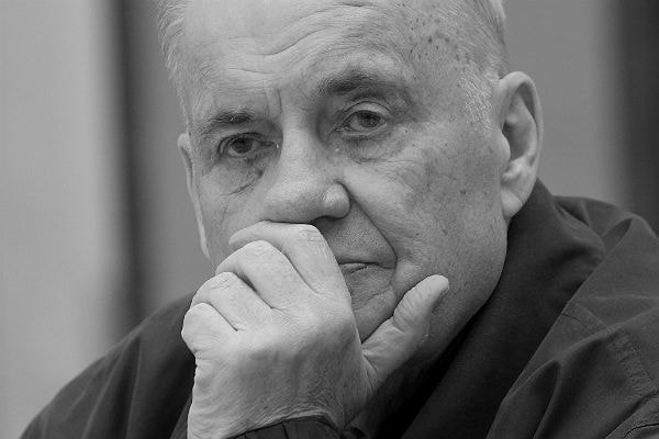 Жизнь одного уложится в строфу. На чью - то жизнь не хватит и поэмы. Иной по веку мчится, как ...