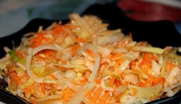 МАРИНОВАННАЯ КАПУСТА ЗА СУТКИ .ИНГРЕДИЕНТЫ: Капуста белокочанная - 2,5 кг Морковь - 700 г Чеснок ...