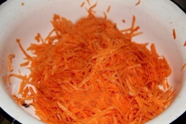 МАРИНОВАННАЯ КАПУСТА ЗА СУТКИ .ИНГРЕДИЕНТЫ: Капуста белокочанная - 2,5 кг Морковь - 700 г Чеснок ... - 4