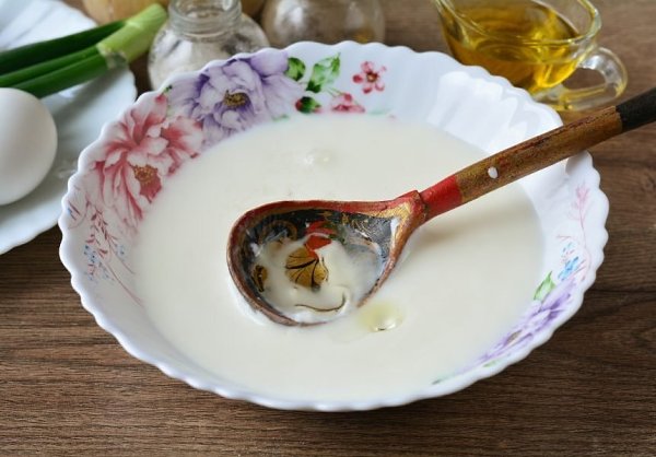 Пирог с картошкой и яйцом .Ингредиенты:Кефир — 200 гМука пшеничная — 350 гЯйца куриные для начинки — ... - 2