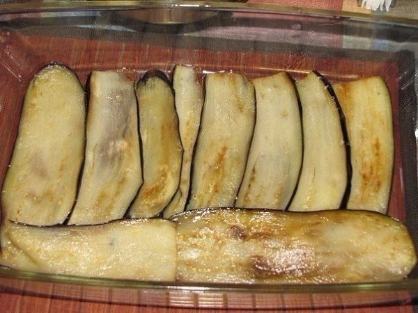Куриная запеканка.Ингредиенты:- куриная грудка (филе) - 4 шт.- баклажаны - 2-3 шт.- помидоры - 3-4 ... - 2