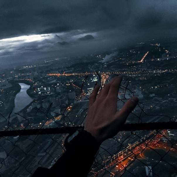 И вечером никто не ждёт, И делать можно всё, что хочется, И как же это называется? Свобода или ...