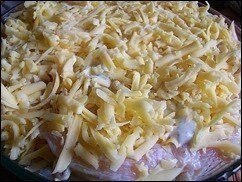 Картофельная запеканка с курицей и сыром (по-французски).Ингредиенты:Картошка – 600г.Лук – ... - 7