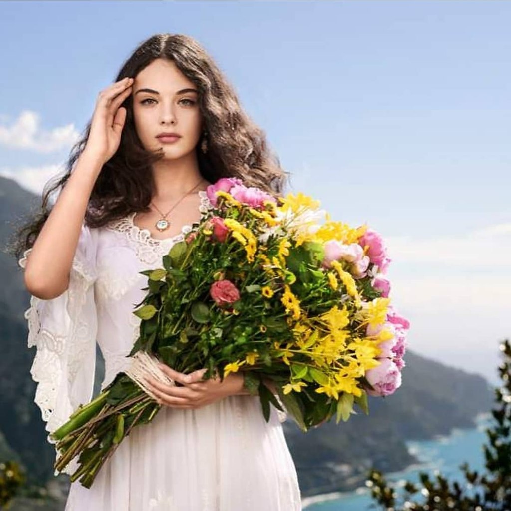    !.   Dolce & Gabbana  15-    ...