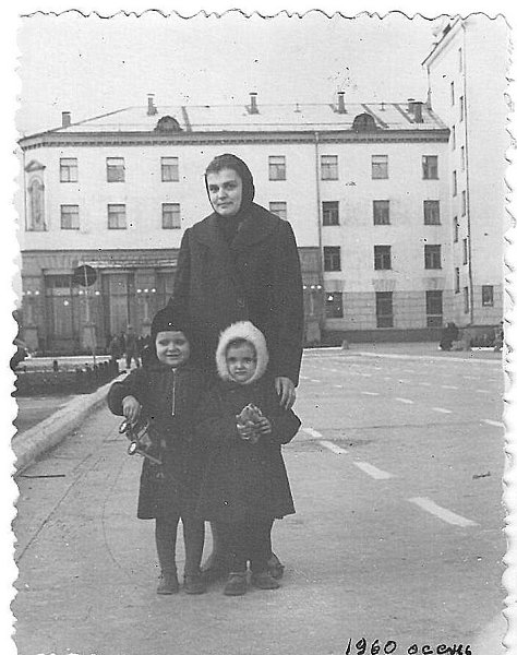 ДК имени Горького в Новосибирске. 15 лет, как нет войны, Их отцы и деды штурмовали Берлин, ... - 4
