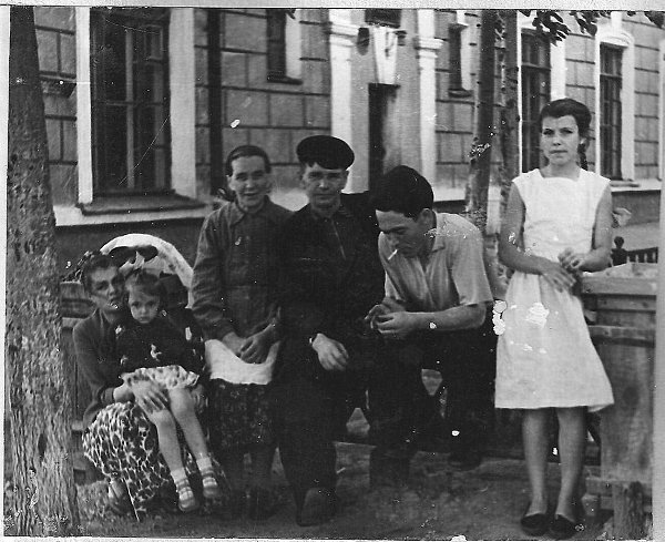 ДК имени Горького в Новосибирске. 15 лет, как нет войны, Их отцы и деды штурмовали Берлин, ... - 5