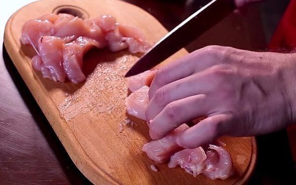Шаурма по-домашнему.Ингредиенты: Куриное филе 400 гр Лаваш 1 шт. Огурец свежий 1 шт. Помидор свежий ... - 2