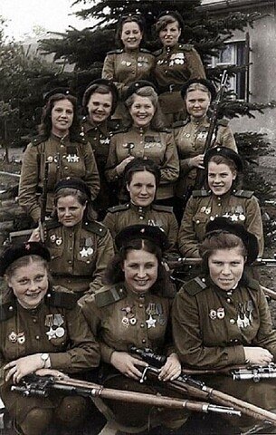 Девушки-снайперы 3-й ударной армии, 1-й Белорусский фронт. Вместе уничтожили 775 фашистов.