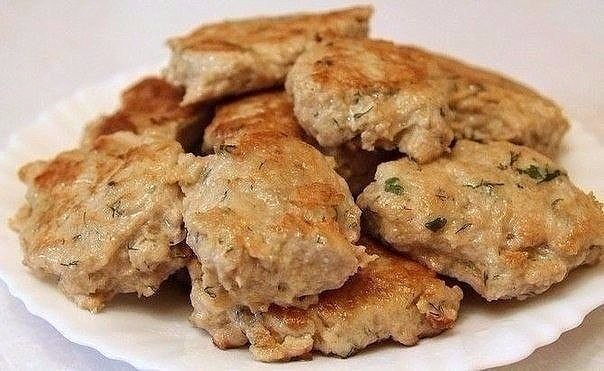 Самые вкусные в мире котлеты.Ингредиенты:Фарш из индейки или курицы (я готовлю из индейки) - 800 ...