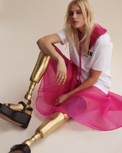    (Lauren Wasser) - 