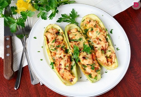 Кабачковые лодочки с курицей и яблоком .на 100грамм - 54.33 ккалБ/Ж/У - ...