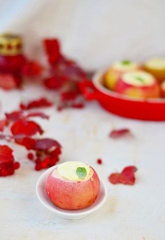 Печеные яблоки с творогом. Печеные яблоки с творогом настолько элементарное блюдо, что приготовить ... - 5
