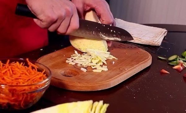 Шаурма по-домашнему.Ингредиенты: Куриное филе 400 гр Лаваш 1 шт. Огурец свежий 1 шт. Помидор свежий ... - 3