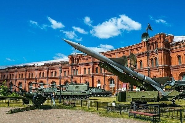 Сегодня, в честь 23 февраля, петербуржцы могут бесплатно посетить Военно-исторический музей.Музей ...