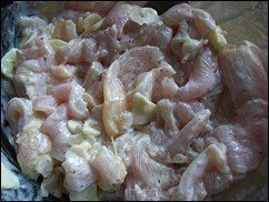 Картофельная запеканка с курицей и сыром (по-французски).Ингредиенты:Картошка – 600г.Лук – ... - 3