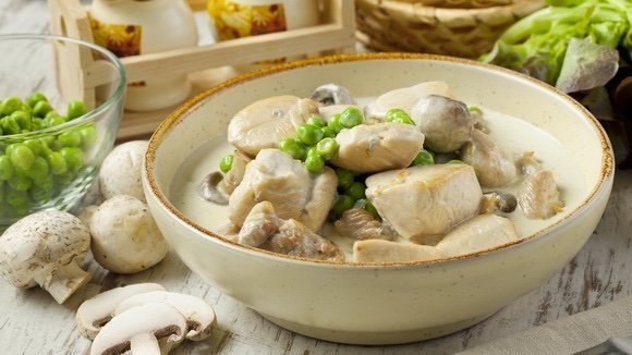 Мясо в сырном соусе.Ингредиенты:Мясо — 1,5 кгШампиньоны — 0,5 Сыр плавленый — 250 гЛожка томатной ...