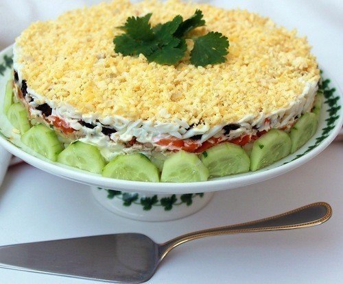 РЕЦЕПТЫ ВКУСНЕЙШИХ САЛАТОВ НА ПРАЗДНИЧНЫЙ СТОЛ.СЛОЕНЫЙ САЛАТ С КРАБОВЫМИ ПАЛОЧКАМИПотребуется по ... - 8