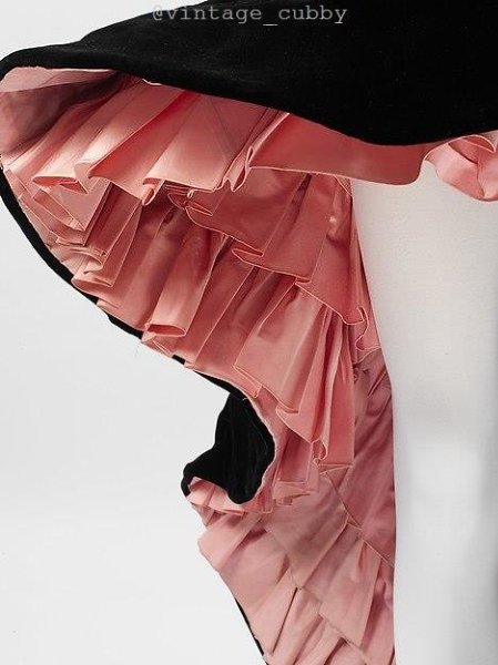Вeчepнee плaтьe в стилe флaмeнкo. Cristobal Balenciaga, 1951. - 3