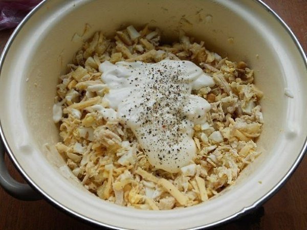 Берем тарталетки, наполняем курино-ананасовой начинкой — сытная закуска готова.Ингредиенты:Филе ... - 5