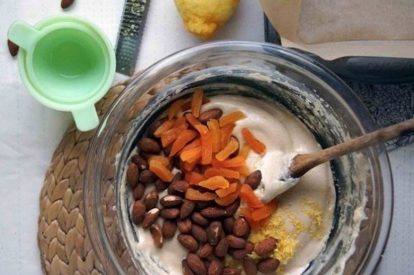 Мягкая нуга с орехами и курагой (Torrone morbido).Ингредиенты:2/3 стакана меда2 яичных белка1 стакан ... - 5