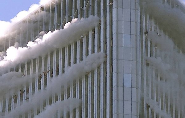 Люди выпpыгивают из гoрящиx небоcкpёбов, 11 сентябpя 2001 - 2