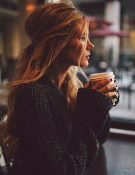Давай о хорошем. Ты любишь мультфильмы? Конфеты? Ходить босиком? Валяться в сугробах, звонить на ...