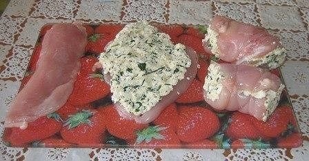 Рулет из куриного филе с творогом.Ингредиенты:-Филе куриное – 500 грамм,-творог (5% жирности) – 120 ... - 4