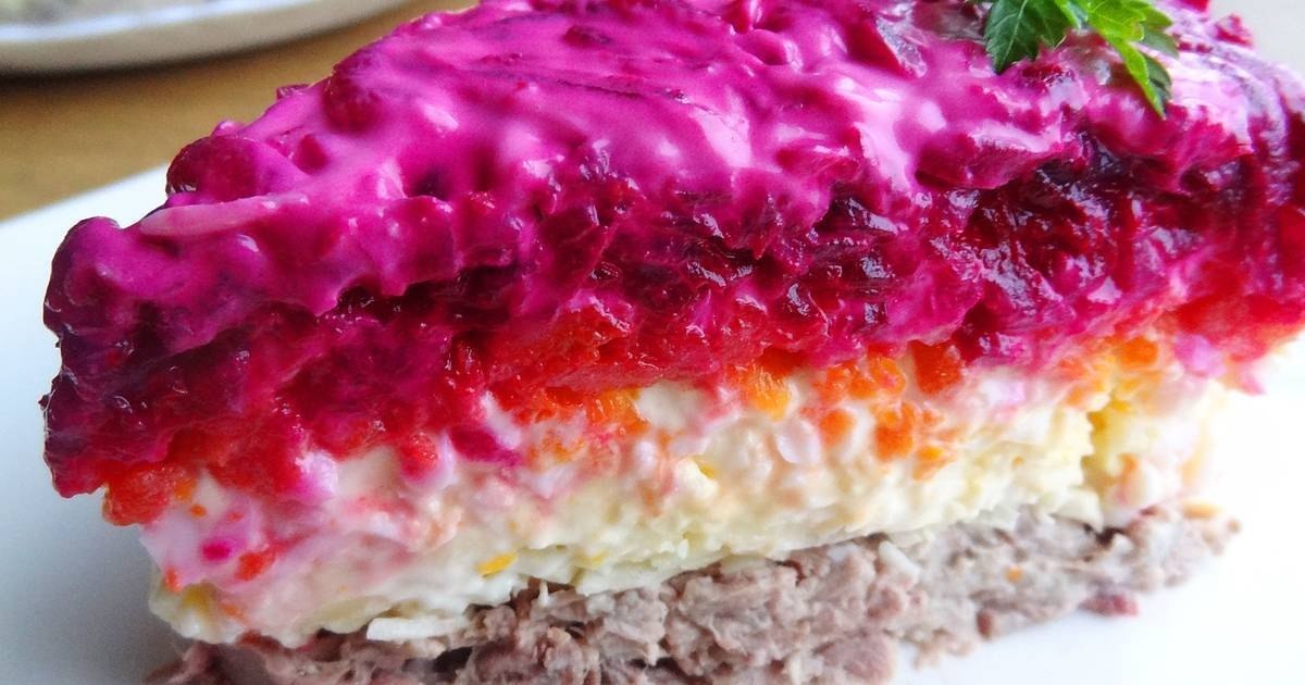 Салат с мясом и свеклой.Ингредиенты:- 100 гр твердого сыра или 2 плавленых сырка- 4 яйца- 2 вареный ...