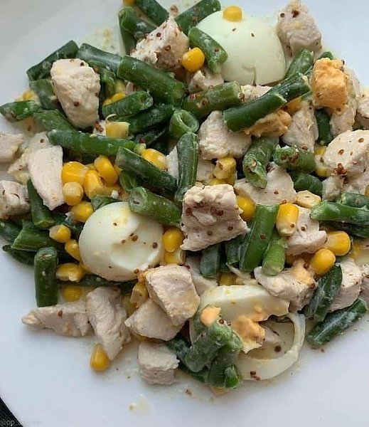 САЛАТ С КУРИНОЙ ГРУДКОЙ И ФАСОЛЬЮ.Ингредиенты:Куриное филе ~150 гЯйца - 1-2 шт.Фасоль стручковая ...