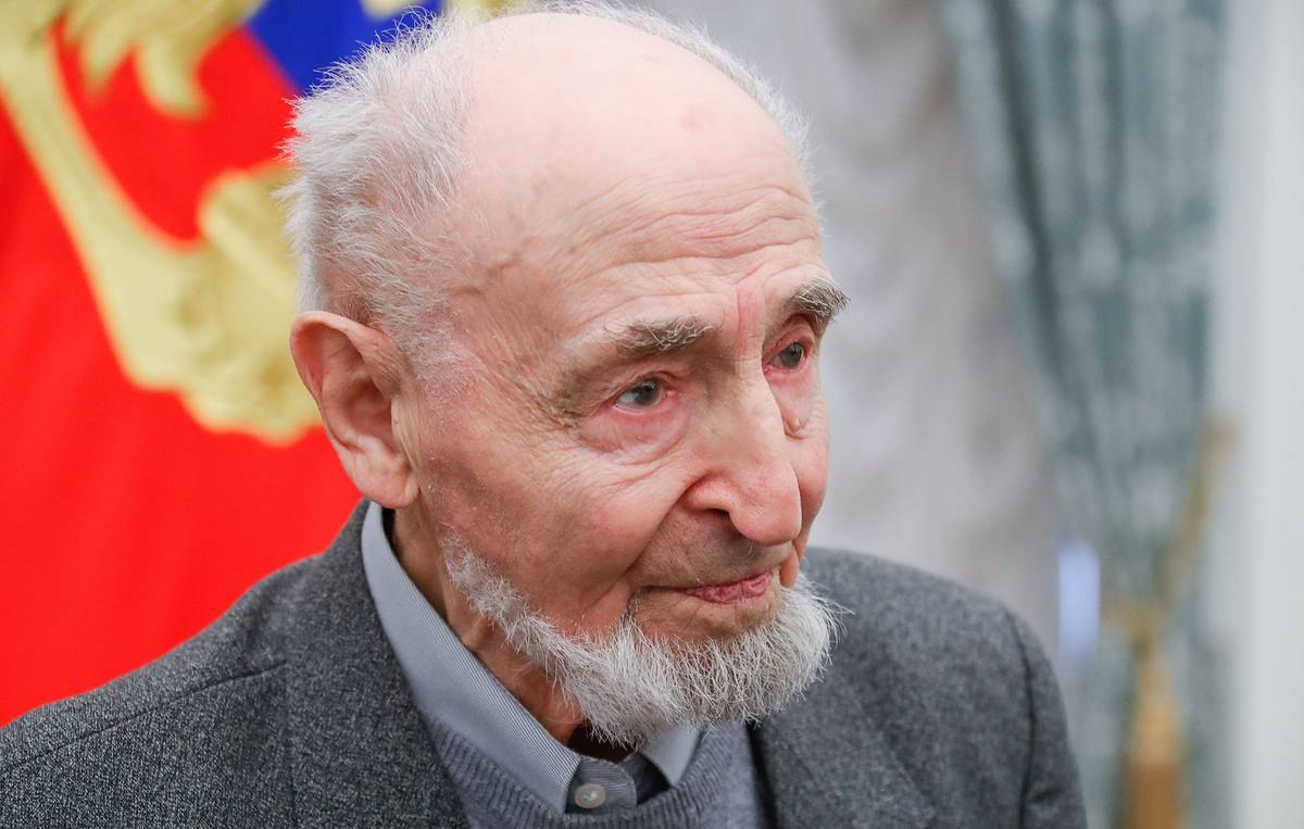30августа свой 100-летний юбилей отметил Леонид Аронович Шварцман.В 1941 окончил школу при Институте ...