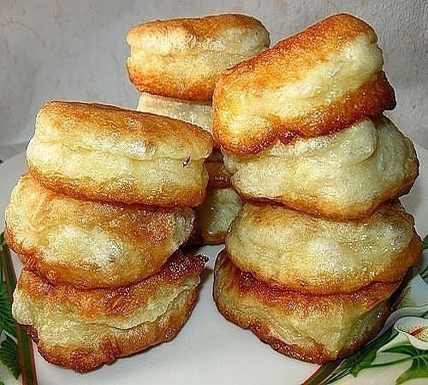 РУССКИЕ ОЛАДЬИ. САМЫЕ ВКУСНЫЕ И ЛЕГКИЕ В ПРИГОТОВЛЕНИИ Ингредиенты: 1/2 кг муки, 2 стакана молока, ...